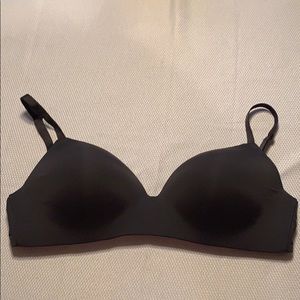 VS t-shirt lightly lined wireless bra